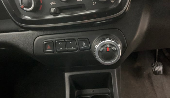 2017 Renault Kwid RXT 1.0 AMT (O), Petrol, Automatic, 50,004 km, Gear Lever