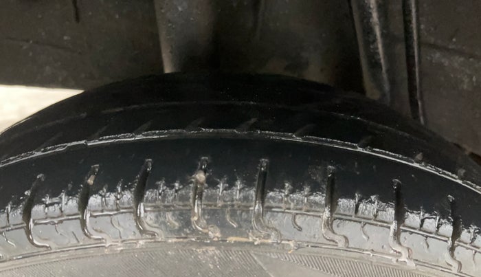 2017 Renault Kwid RXT 1.0 AMT (O), Petrol, Automatic, 50,004 km, Right Rear Tyre Tread