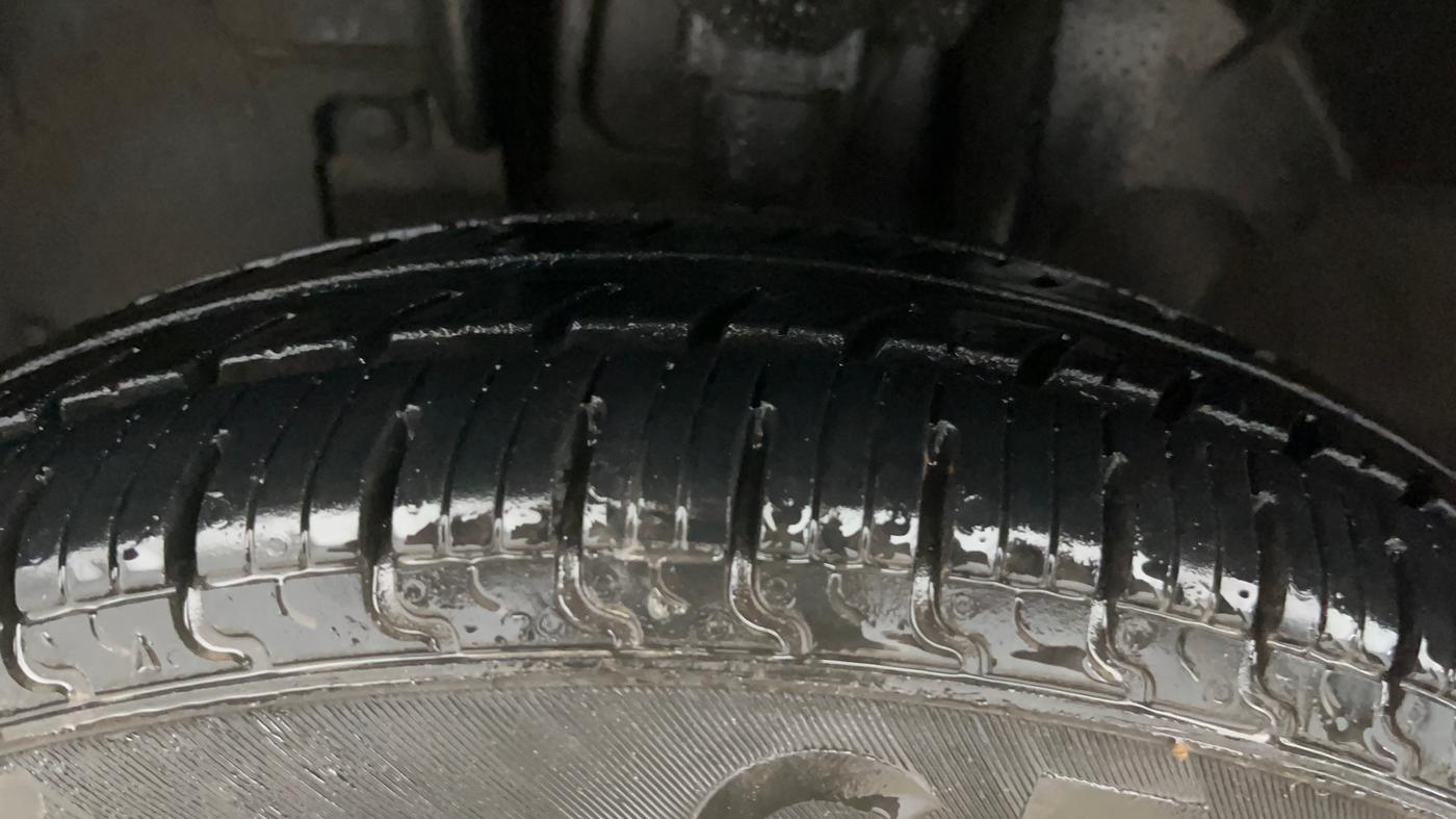 2017 Renault Kwid RXT 1.0 AMT (O), Petrol, Automatic, 50,855 km, Left Front Tyre Tread