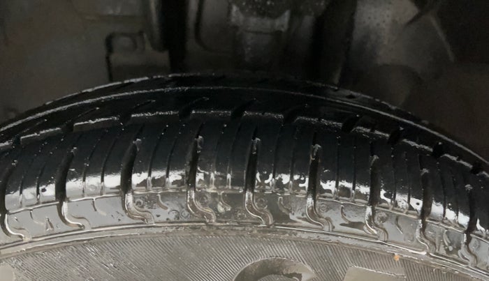 2017 Renault Kwid RXT 1.0 AMT (O), Petrol, Automatic, 50,004 km, Left Front Tyre Tread