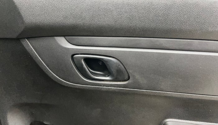 2017 Renault Kwid RXT 1.0 AMT (O), Petrol, Automatic, 50,004 km, Driver Side Door Panels Control