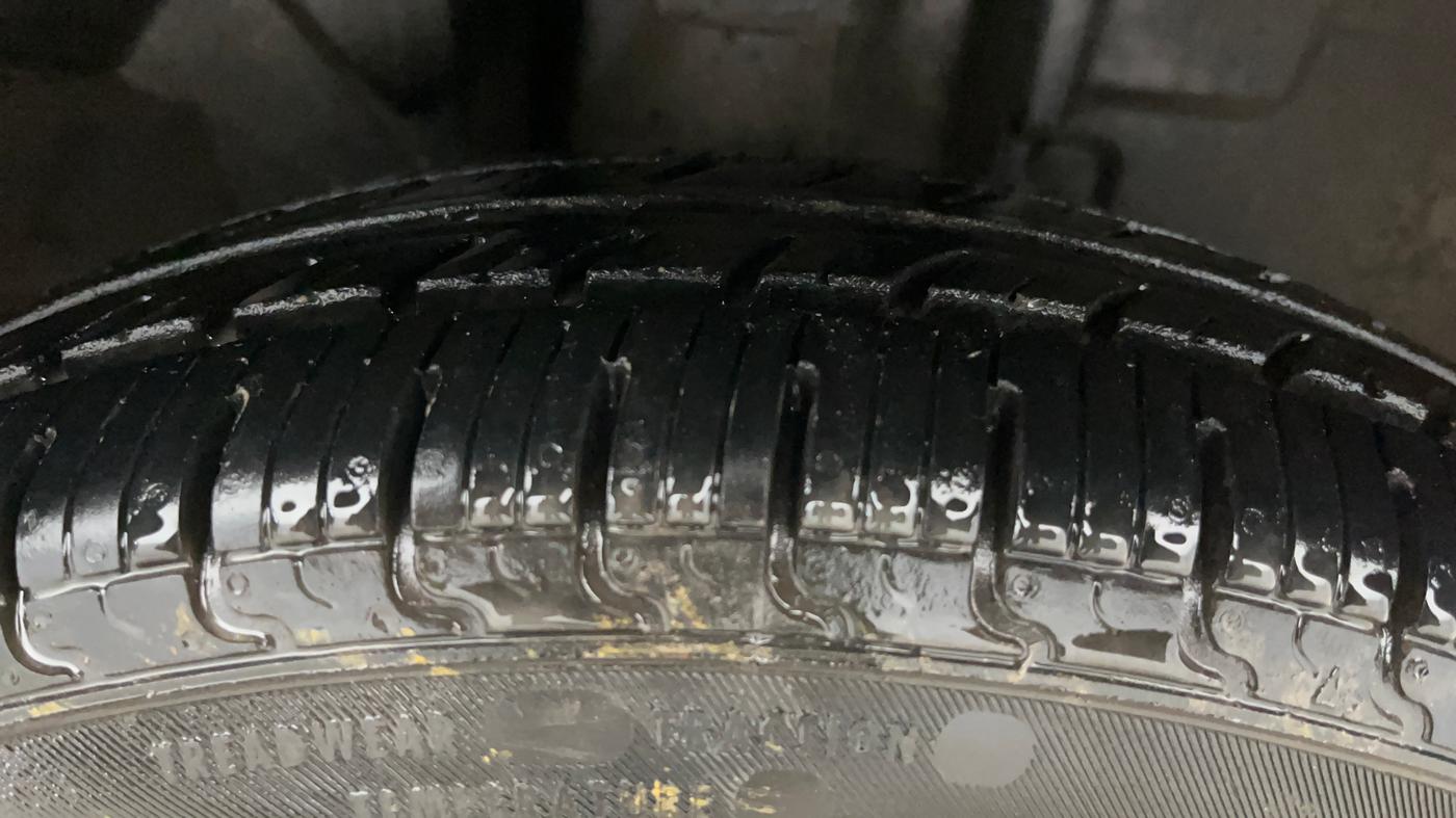 2017 Renault Kwid RXT 1.0 AMT (O), Petrol, Automatic, 50,855 km, Right Front Tyre Tread