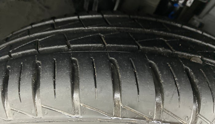 2021 Renault Kwid 1.0 RXT Opt AT, Petrol, Automatic, 7,336 km, Right Front Tyre Tread