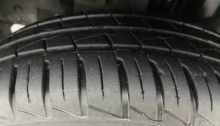 2021 Renault Kwid 1.0 RXT Opt AT, Petrol, Automatic, 7,336 km, Left Front Tyre Tread