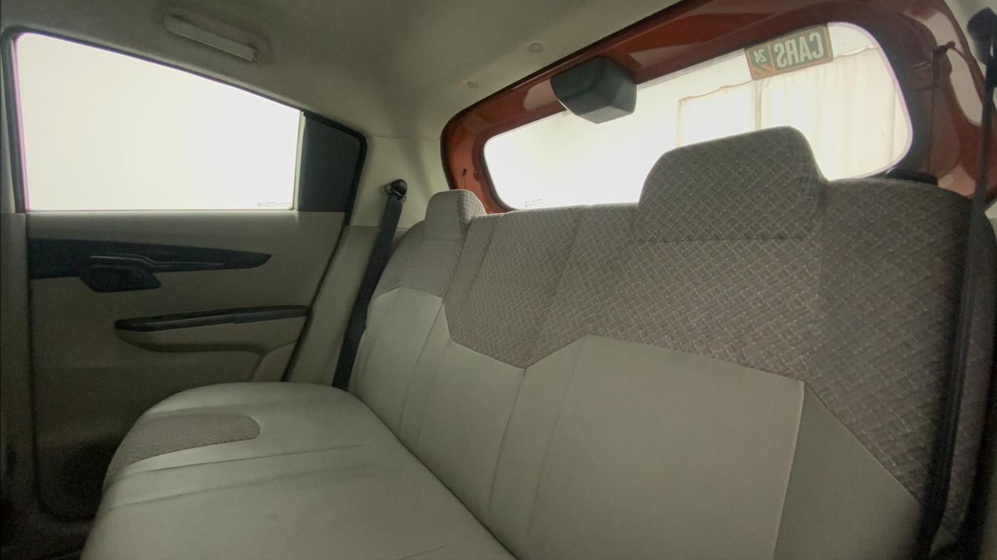 2016 Mahindra Kuv100 K4 PLUS 6 STR, Petrol, Manual, 33,431 km, Right Side Rear Door Cabin