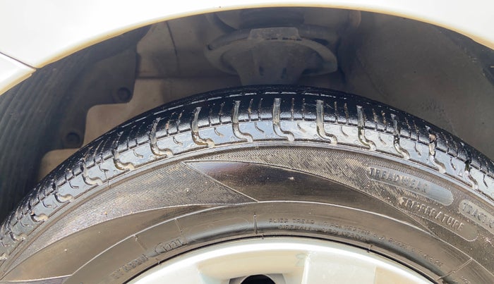 2018 Hyundai Eon ERA +, Petrol, Manual, 16,567 km, Left Front Tyre Tread