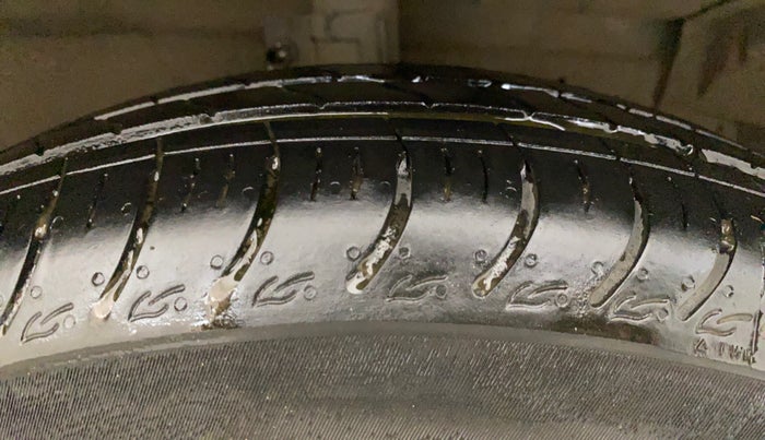 2013 Maruti Swift Dzire VXI, CNG, Manual, 93,343 km, Right Front Tyre Tread