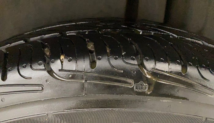 2013 Maruti Swift Dzire VXI, CNG, Manual, 93,343 km, Left Rear Tyre Tread