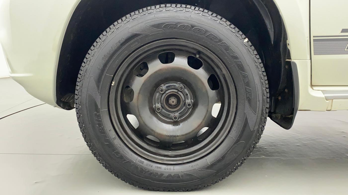 2015 Nissan Terrano XL P, Petrol, Manual, 83,958 km, Left Front Wheel