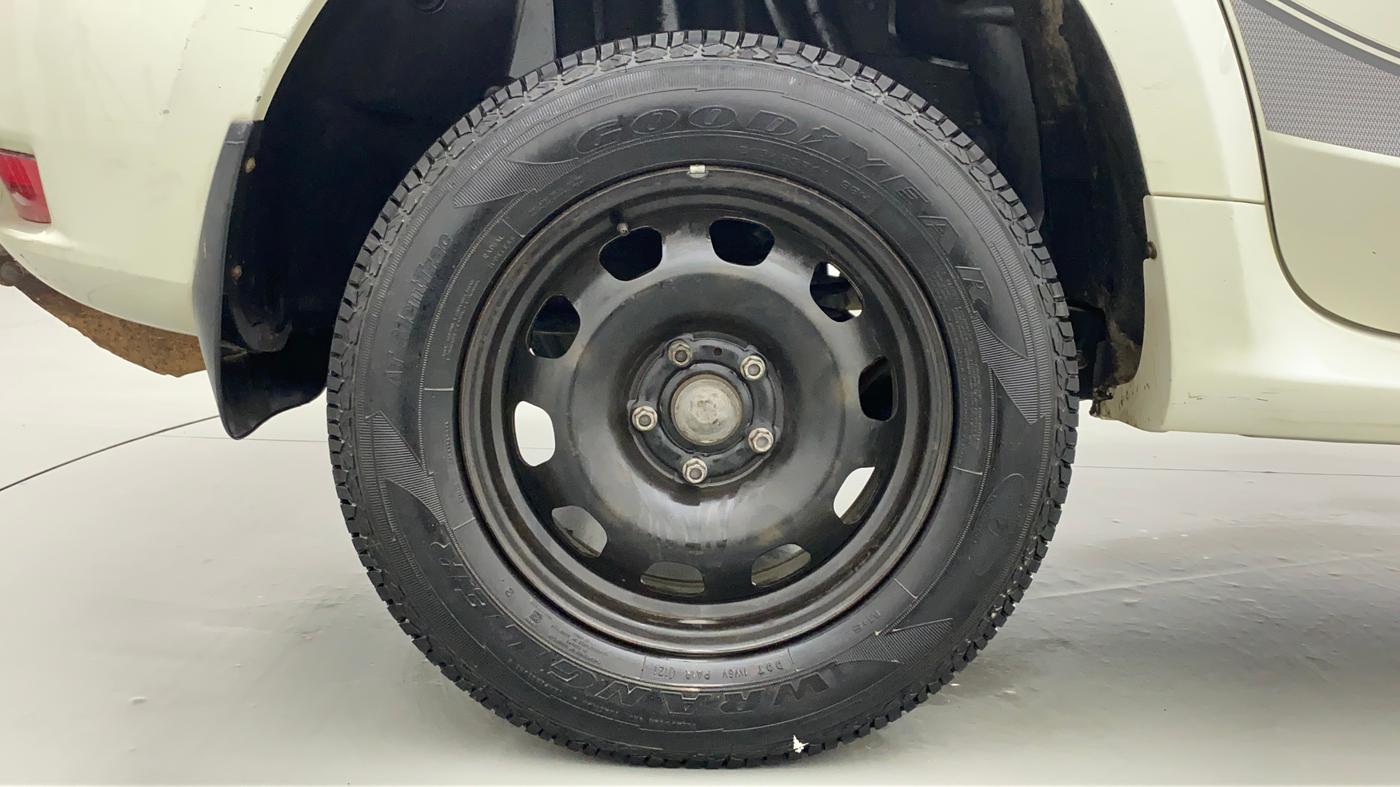 2015 Nissan Terrano XL P, Petrol, Manual, 83,958 km, Right Rear Wheel