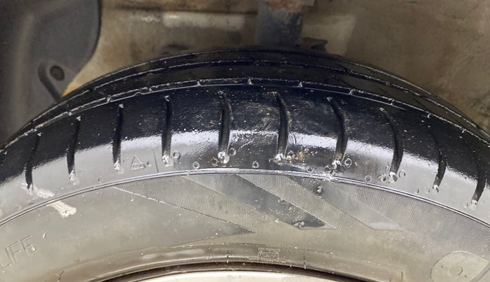 2016 Hyundai Grand i10 MAGNA 1.1 CRDI, Diesel, Manual, 72,207 km, Left Front Tyre Tread