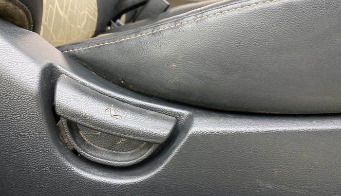 2016 Hyundai Grand i10 MAGNA 1.1 CRDI, Diesel, Manual, 72,207 km, Driver Side Adjustment Panel