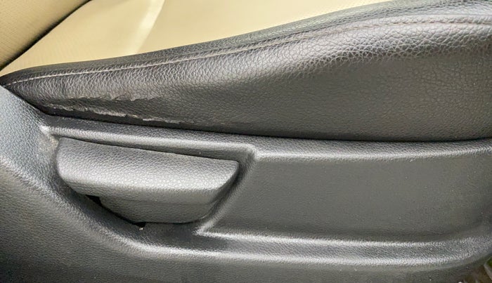 2016 Hyundai Eon ERA +, Petrol, Manual, 78,407 km, Driver Side Adjustment Panel