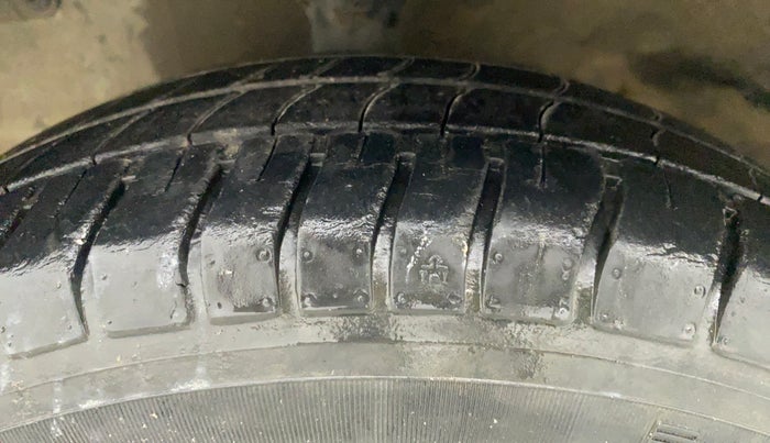 2016 Hyundai Eon ERA +, Petrol, Manual, 78,407 km, Left Front Tyre Tread