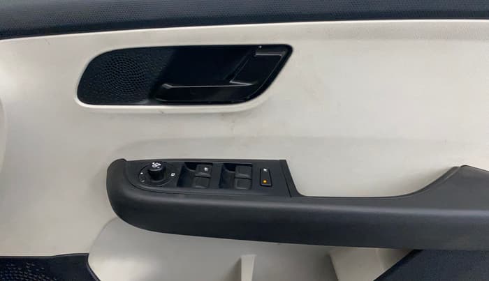 2024 Tata ALTROZ XM PLUS CNG, CNG, Manual, 18,993 km, Driver Side Door Panels Control