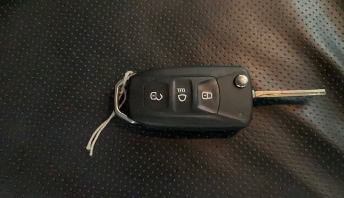 2024 Tata ALTROZ XM PLUS CNG, CNG, Manual, 18,993 km, Key Close Up