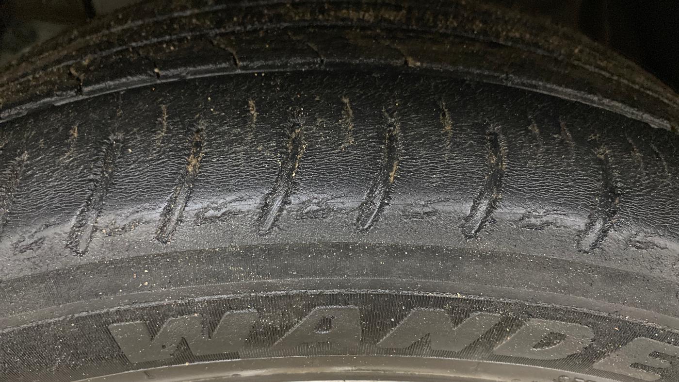 2019 Mahindra XUV300 W8 1.5 DIESEL AMT, Diesel, Automatic, 73,135 km, Left Front Tyre Tread