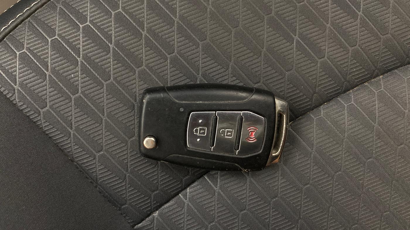 2019 Mahindra XUV300 W8 1.5 DIESEL AMT, Diesel, Automatic, 73,135 km, Key Close Up
