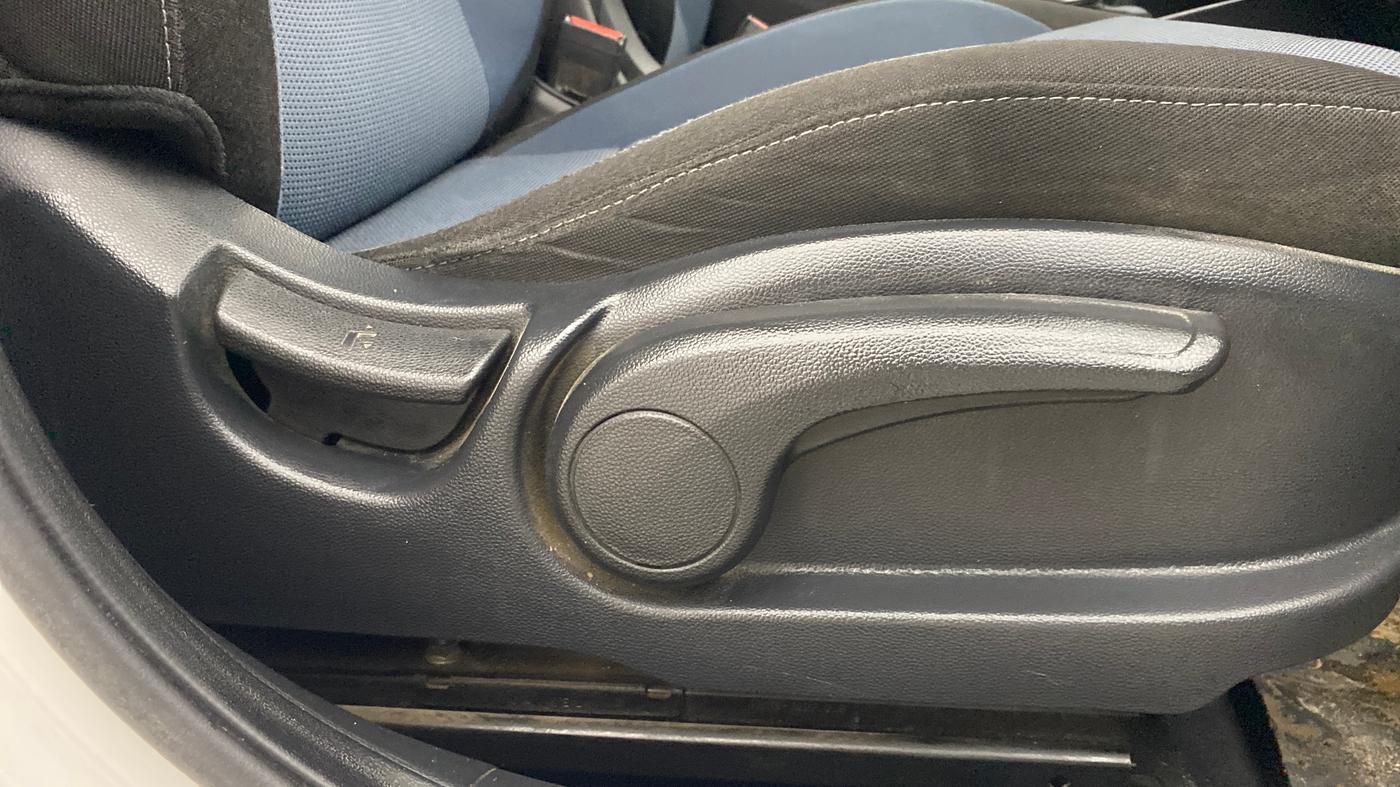 2015 Hyundai i20 Active 1.4 SX, Diesel, Manual, 72,827 km, Driver Side Adjustment Panel