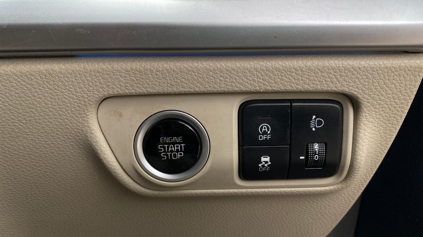 2023 KIA CARENS  LUXURY (O)1.5 TURBO DCT 7 STR, Petrol, Automatic, 42,845 km, Keyless Start/ Stop Button