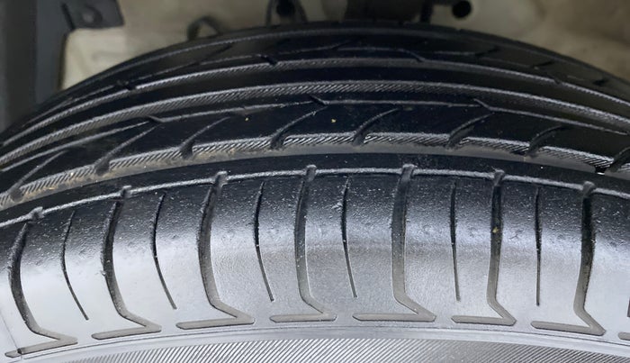 2015 Maruti Swift VDI ABS, Diesel, Manual, 53,760 km, Left Front Tyre Tread
