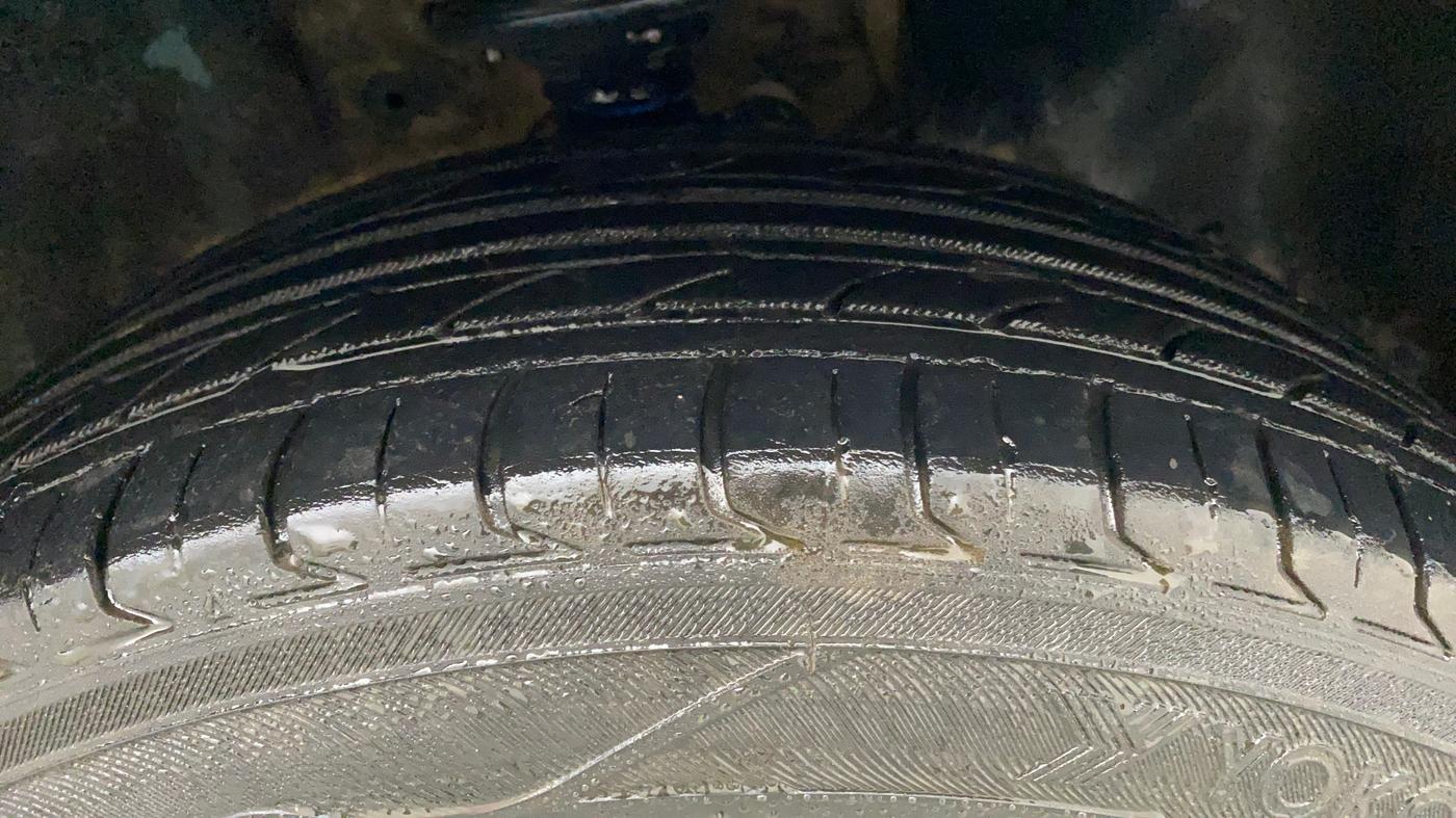 2018 Maruti IGNIS DELTA 1.2, Petrol, Manual, 71,471 km, Right Front Tyre Tread