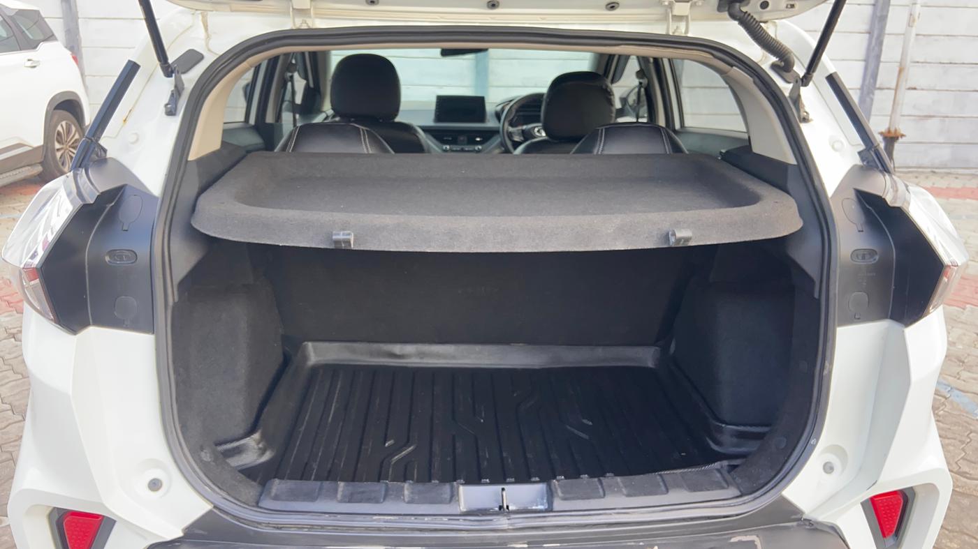 2022 Tata NEXON XMA SUNROOF PETROL, Petrol, Automatic, 27,624 km, Boot Inside