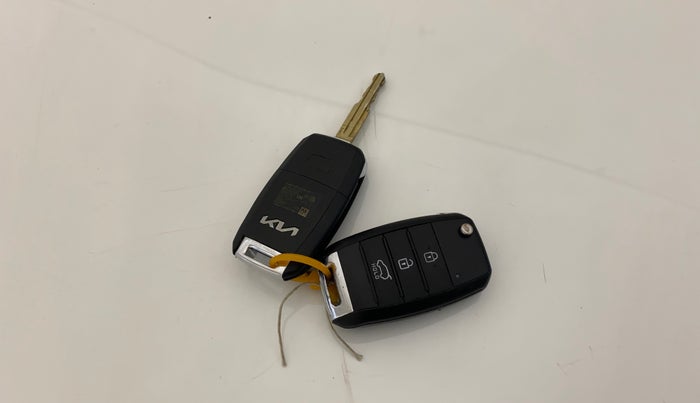 2023 KIA SELTOS HTK 1.5 PETROL, CNG, Manual, 45,367 km, Key Close Up