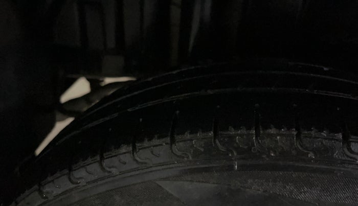 2014 Maruti Swift VXI, Petrol, Manual, 38,311 km, Right Rear Tyre Tread