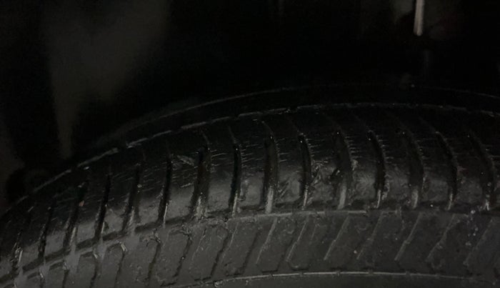 2014 Maruti Swift VXI, Petrol, Manual, 38,311 km, Left Rear Tyre Tread