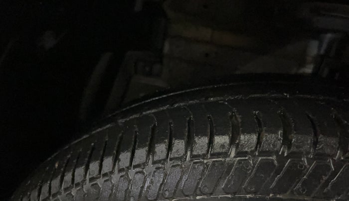 2014 Maruti Swift VXI, Petrol, Manual, 38,311 km, Left Front Tyre Tread
