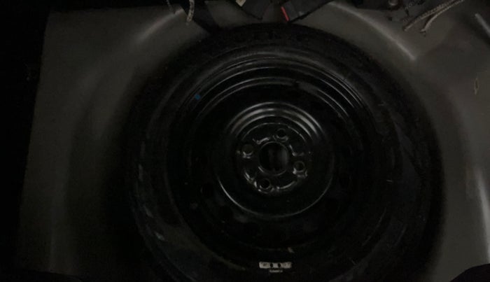 2014 Maruti Swift VXI, Petrol, Manual, 38,311 km, Spare Tyre