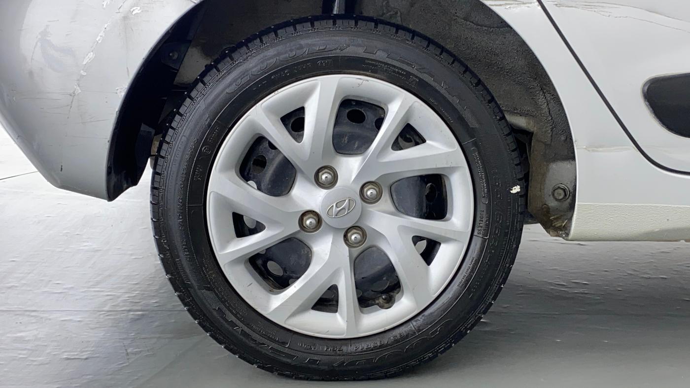 2018 Hyundai Grand i10 MAGNA 1.2 VTVT, Petrol, Manual, 15,736 km, Right Rear Wheel