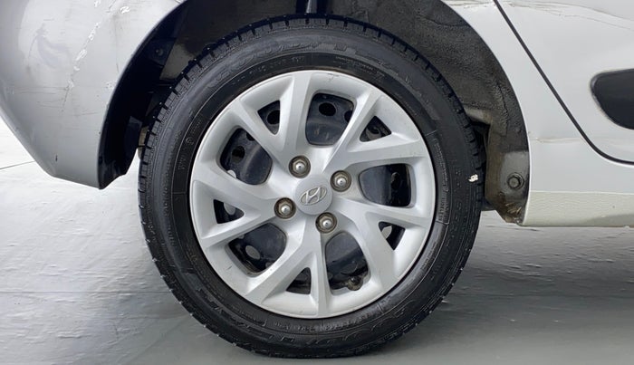 2018 Hyundai Grand i10 MAGNA 1.2 VTVT, Petrol, Manual, 15,736 km, Right Rear Wheel