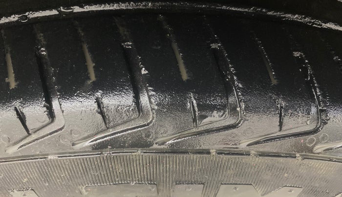 2012 Maruti A Star VXI (ABS) AT, Petrol, Automatic, 73,866 km, Right Front Tyre Tread