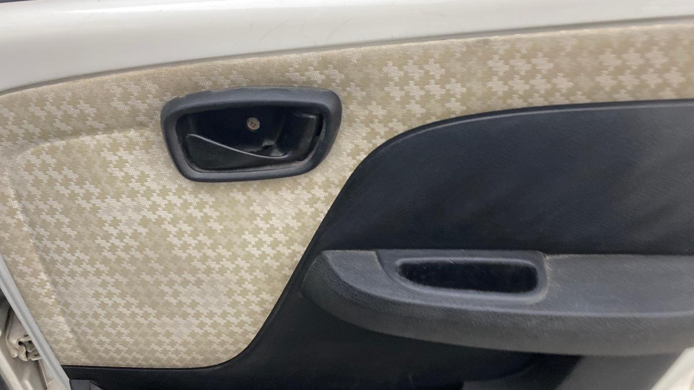 2015 Tata Nano TWIST XT, Petrol, Manual, 92,174 km, Driver Side Door Panels Control