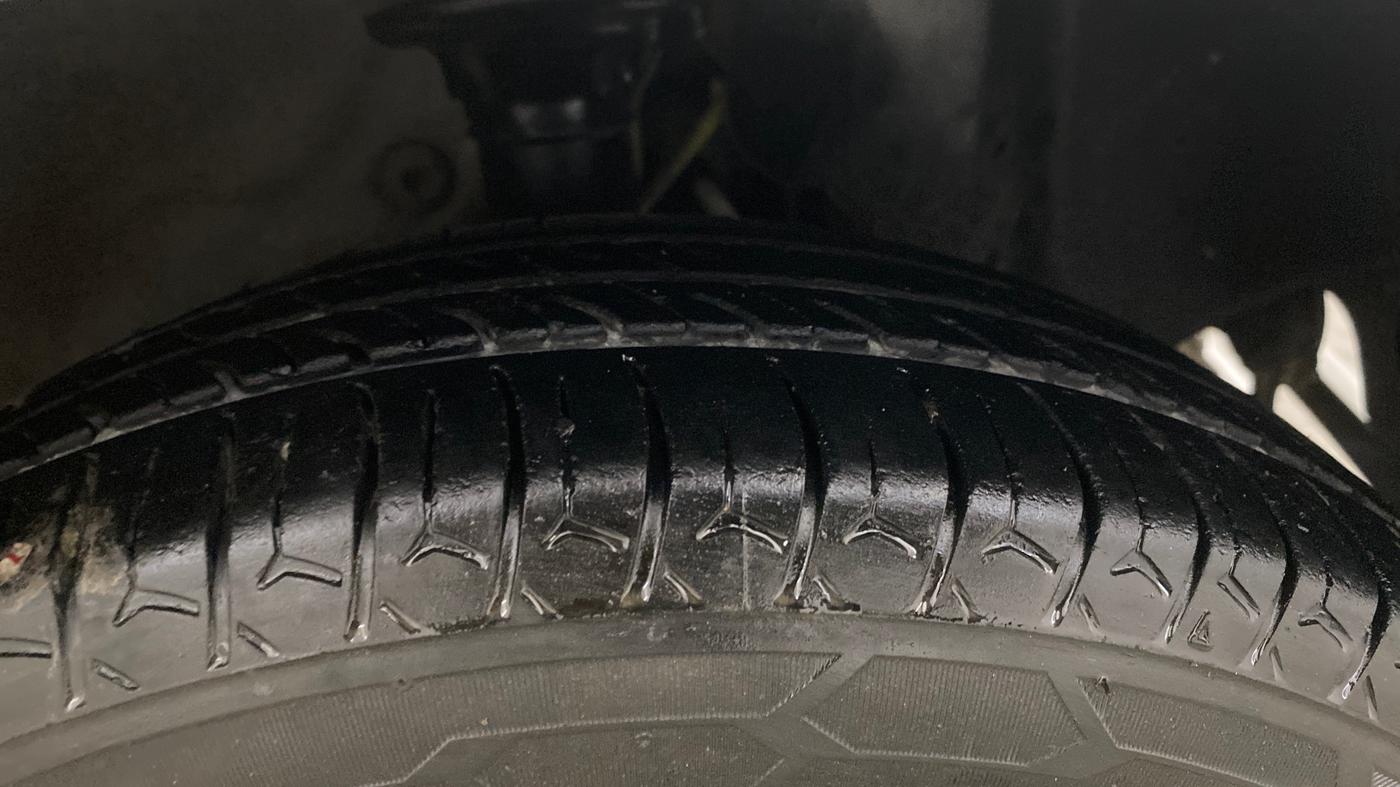 2015 Tata Nano TWIST XT, Petrol, Manual, 92,174 km, Right Front Tyre Tread