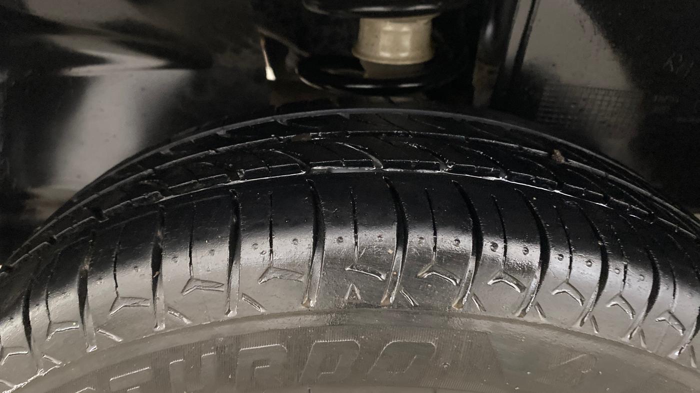 2015 Tata Nano TWIST XT, Petrol, Manual, 92,174 km, Right Rear Tyre Tread