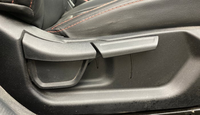 2022 Hyundai NEW I20 ASTA 1.2 MT, Petrol, Manual, 22,930 km, Driver Side Adjustment Panel