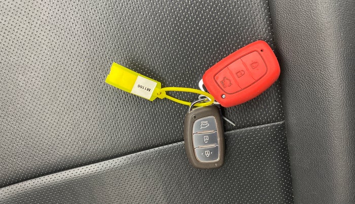 2022 Hyundai NEW I20 ASTA 1.2 MT, Petrol, Manual, 22,930 km, Key Close Up