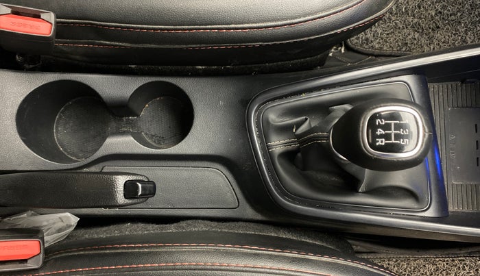 2022 Hyundai NEW I20 ASTA 1.2 MT, Petrol, Manual, 22,930 km, Gear Lever