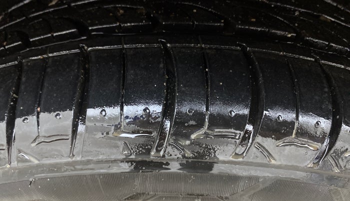 2022 Hyundai NEW I20 ASTA 1.2 MT, Petrol, Manual, 22,930 km, Left Front Tyre Tread