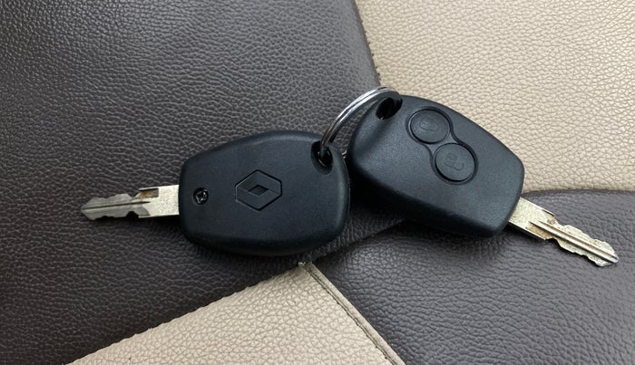 2015 Renault Duster 85 PS RXE DIESEL, Diesel, Manual, 97,125 km, Key Close Up