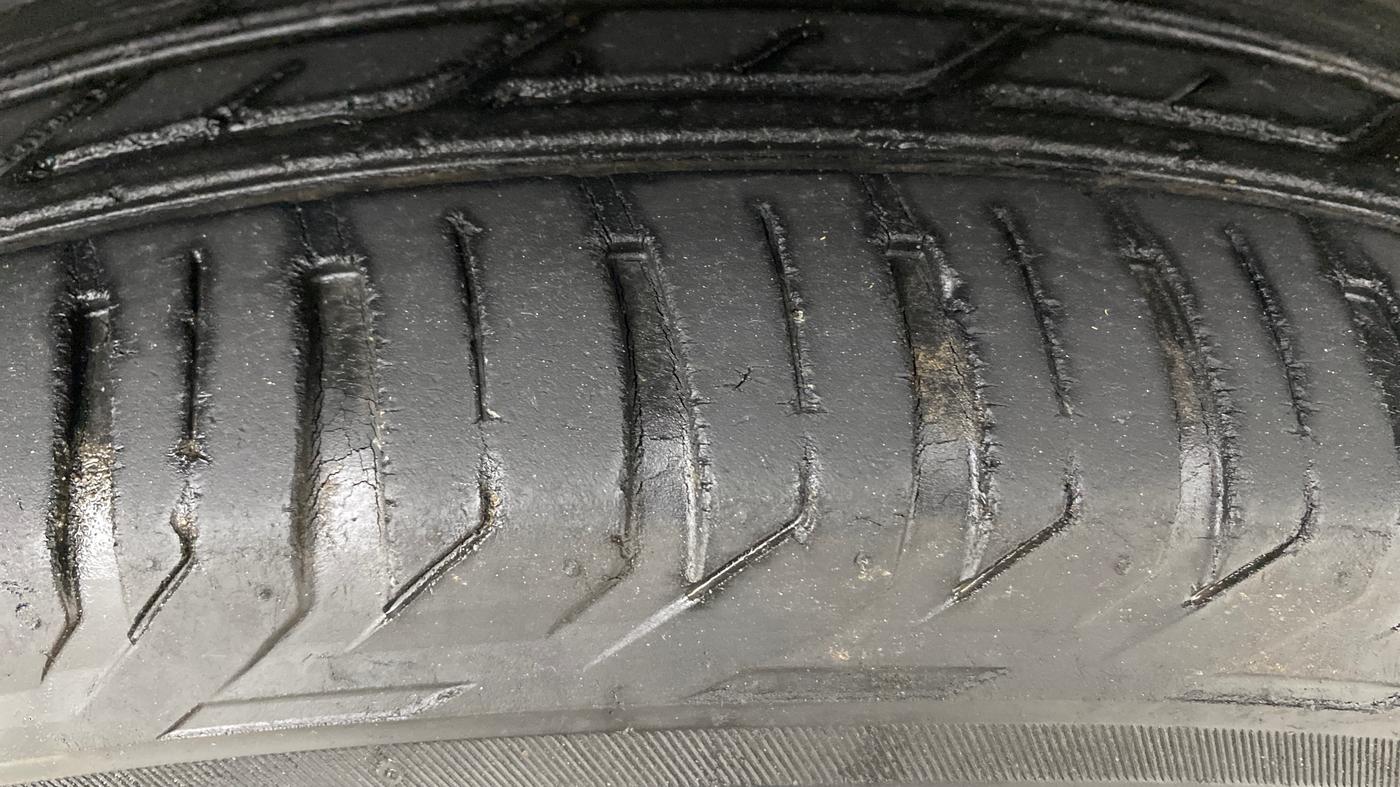 2015 Renault Duster 85 PS RXE DIESEL, Diesel, Manual, 97,125 km, Right Front Tyre Tread