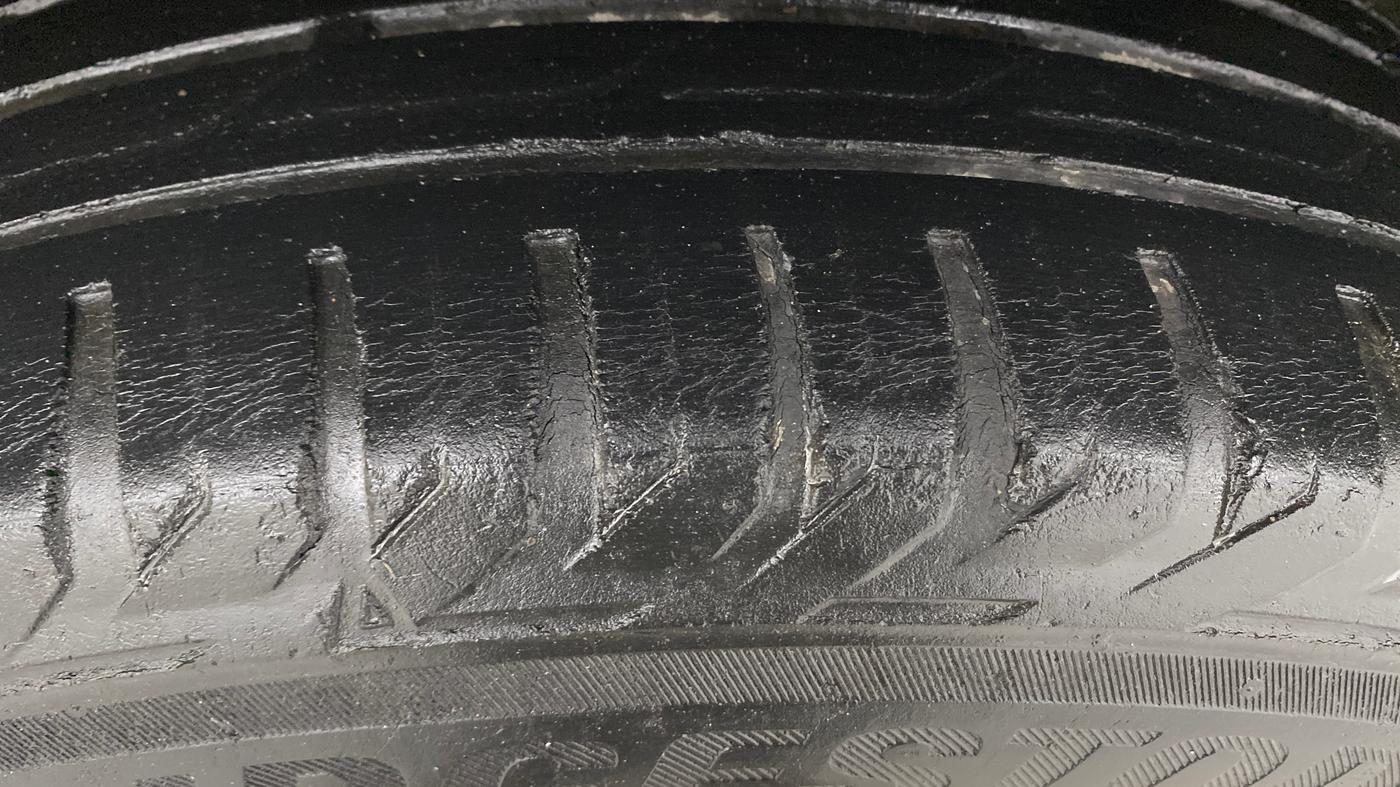 2015 Renault Duster 85 PS RXE DIESEL, Diesel, Manual, 97,125 km, Left Rear Tyre Tread