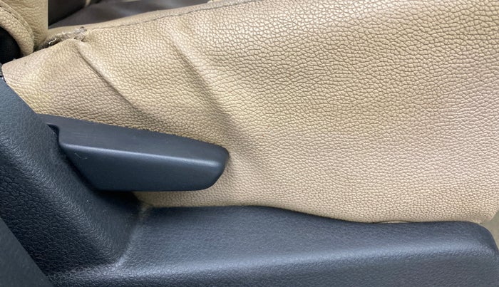 2015 Renault Duster 85 PS RXE DIESEL, Diesel, Manual, 97,125 km, Driver Side Adjustment Panel