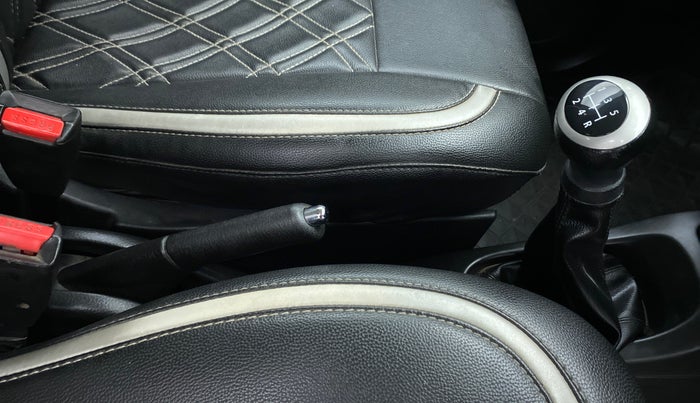 2016 Maruti Wagon R 1.0 VXI, Petrol, Manual, 32,702 km, Gear Lever