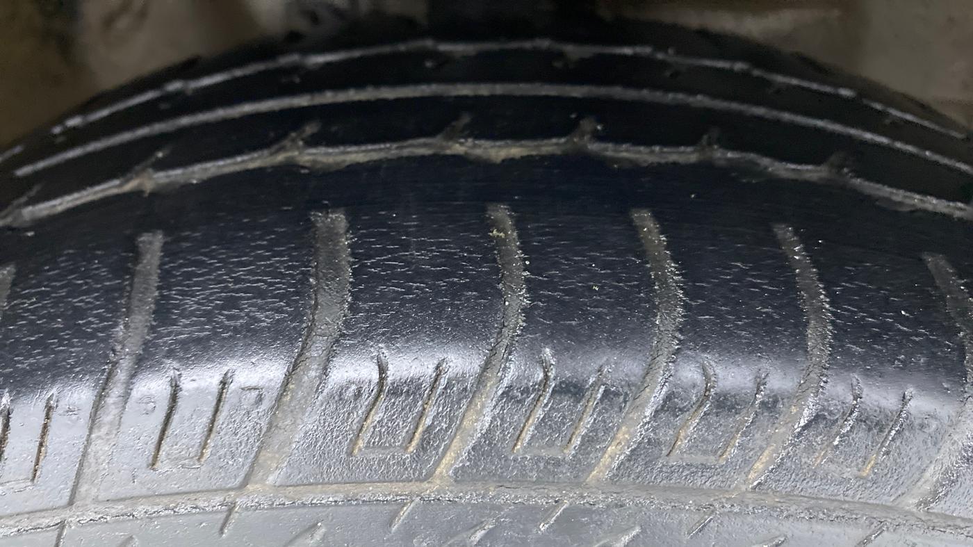 2016 Maruti Wagon R 1.0 VXI, Petrol, Manual, 32,702 km, Right Front Tyre Tread