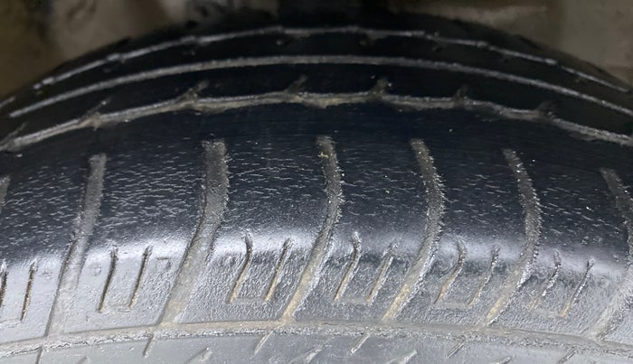 2016 Maruti Wagon R 1.0 VXI, Petrol, Manual, 32,702 km, Right Front Tyre Tread