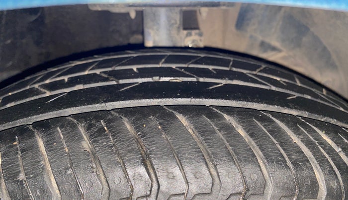 2017 Maruti Baleno ZETA PETROL 1.2, Petrol, Manual, 78,599 km, Right Front Tyre Tread